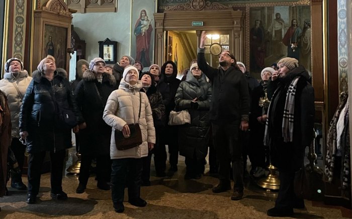 Пенсионеры из "Московского долголетия" на экскурсии по подворью